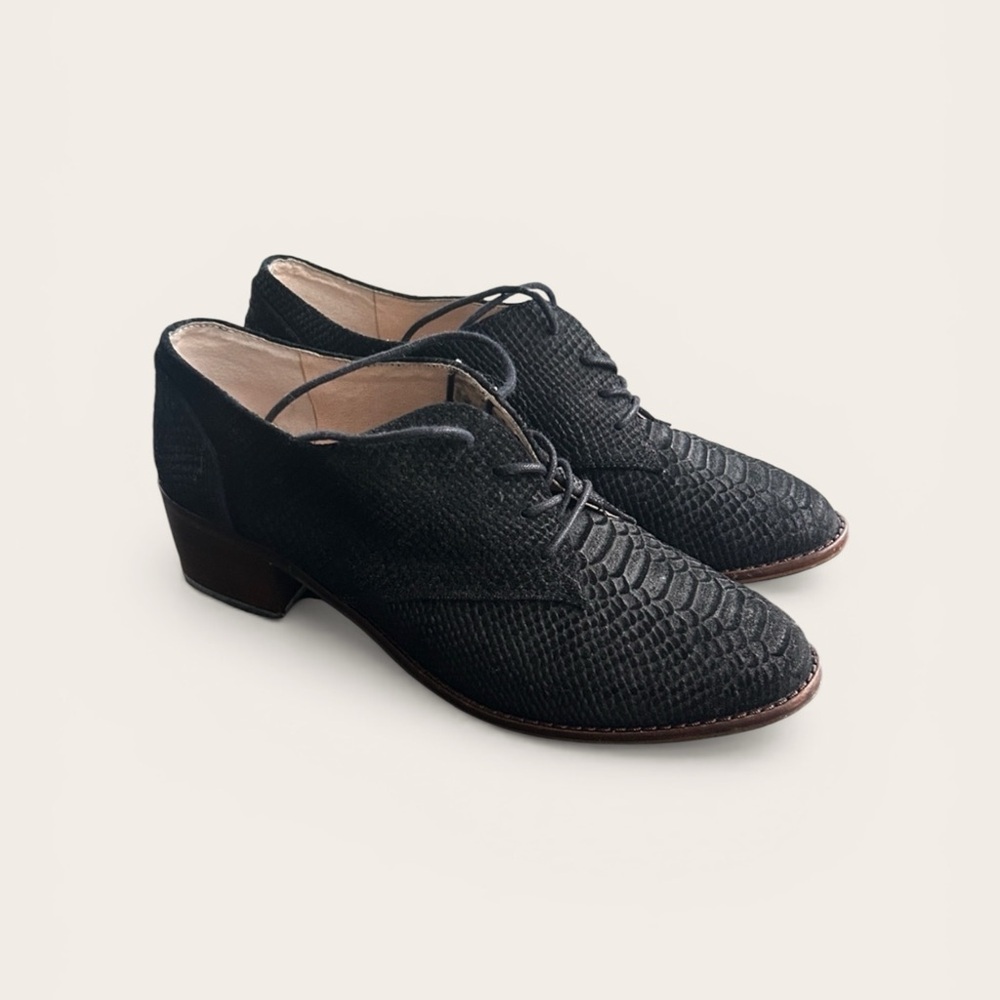 Louise et Cie Lo-Finch black suede alligator lace up loafers size 7.5M gothic